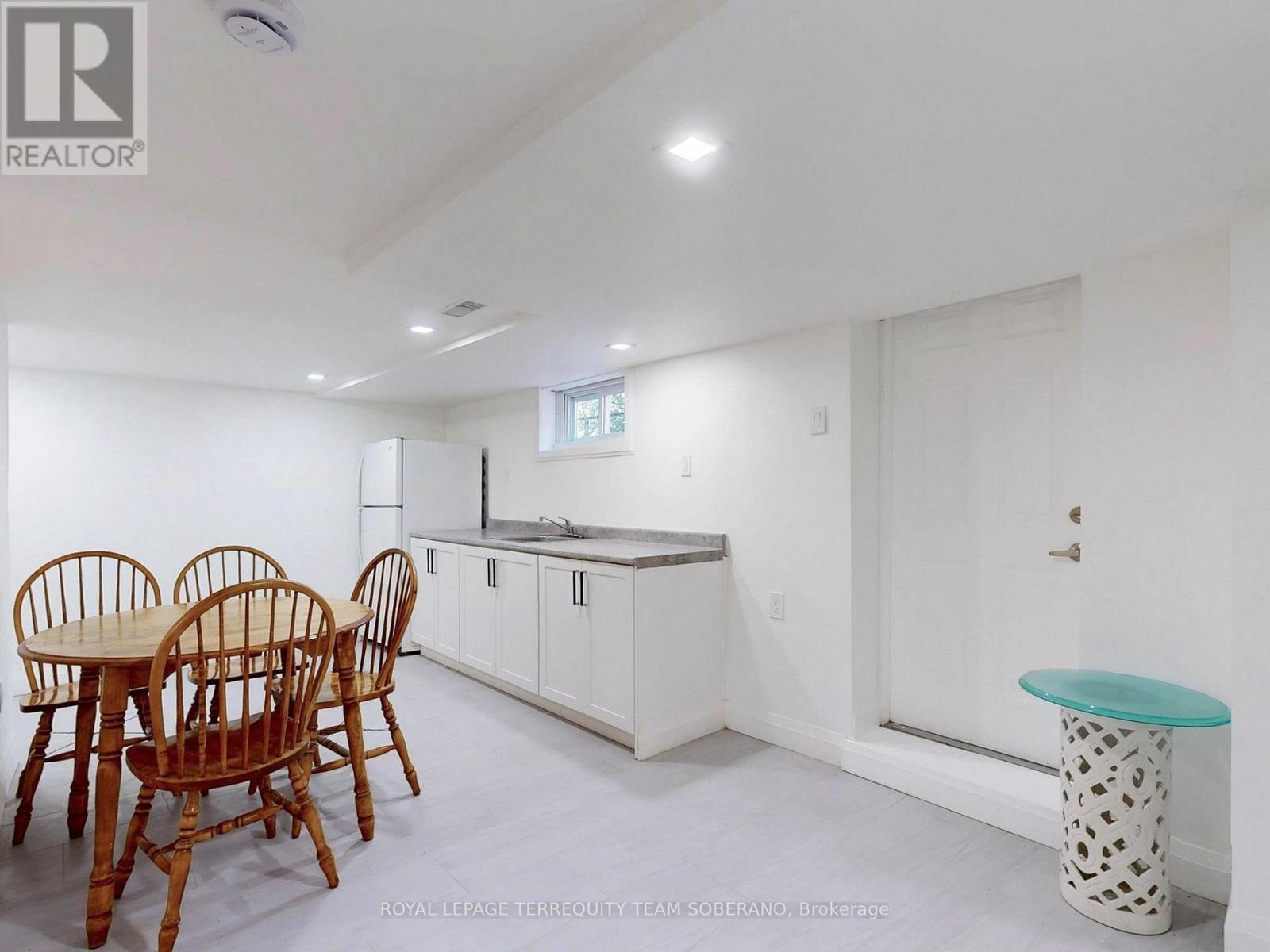 Photo 24 of 13 Roslin Avenue N, Waterloo ON