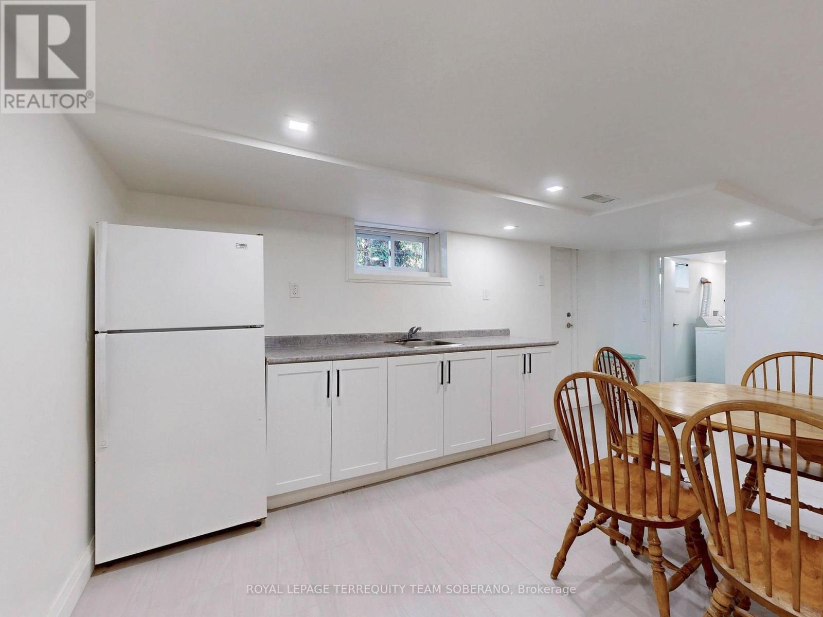 Photo 25 of 13 Roslin Avenue N, Waterloo ON