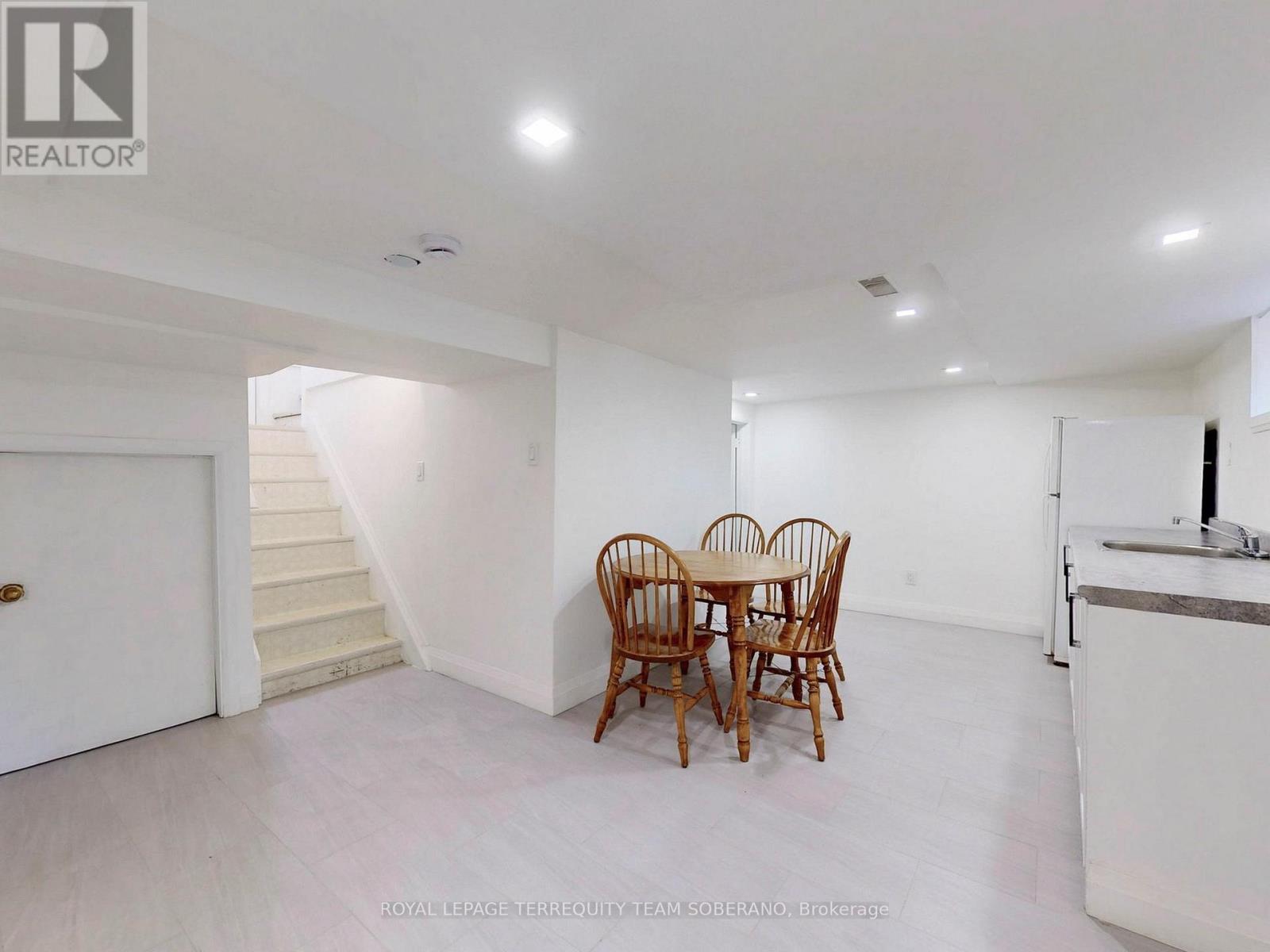 Photo 26 of 13 Roslin Avenue N, Waterloo ON