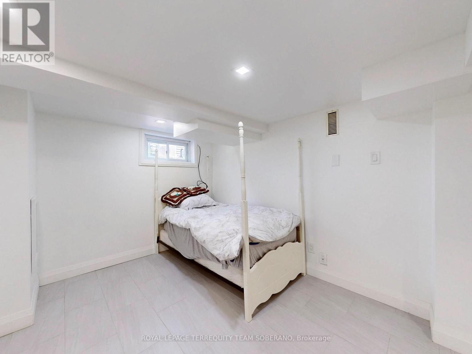 Photo 29 of 13 Roslin Avenue N, Waterloo ON