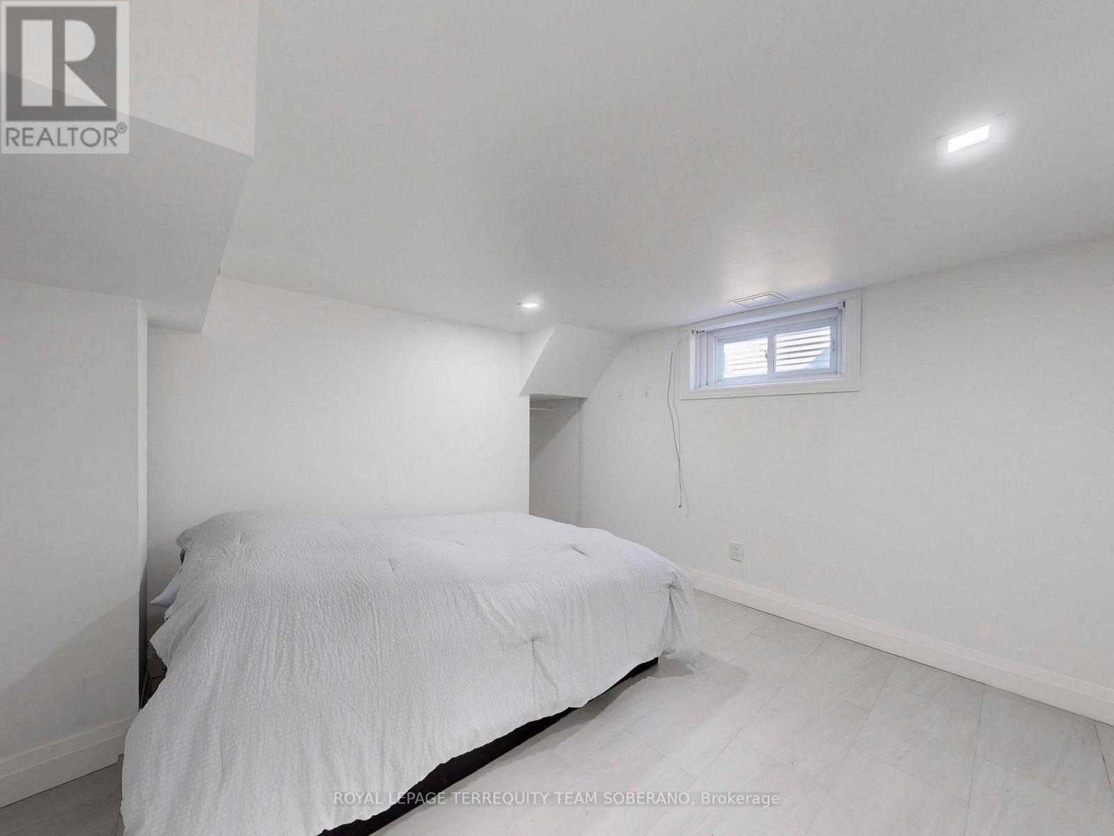 Photo 30 of 13 Roslin Avenue N, Waterloo ON
