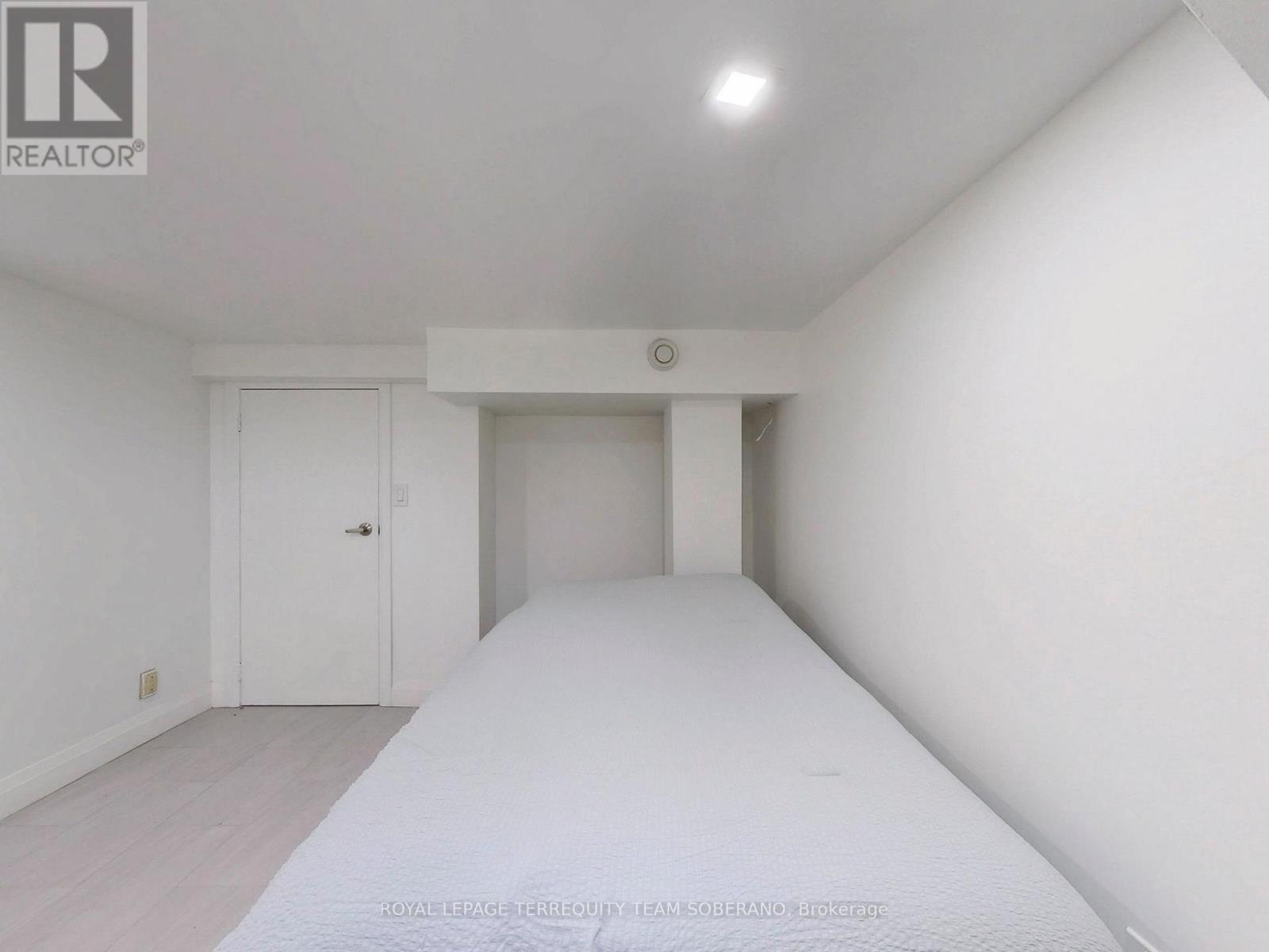 Photo 32 of 13 Roslin Avenue N, Waterloo ON