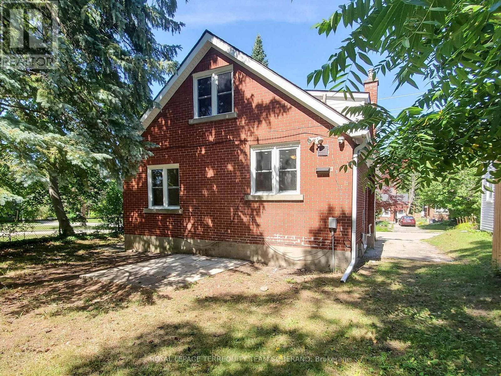 Photo 34 of 13 Roslin Avenue N, Waterloo ON