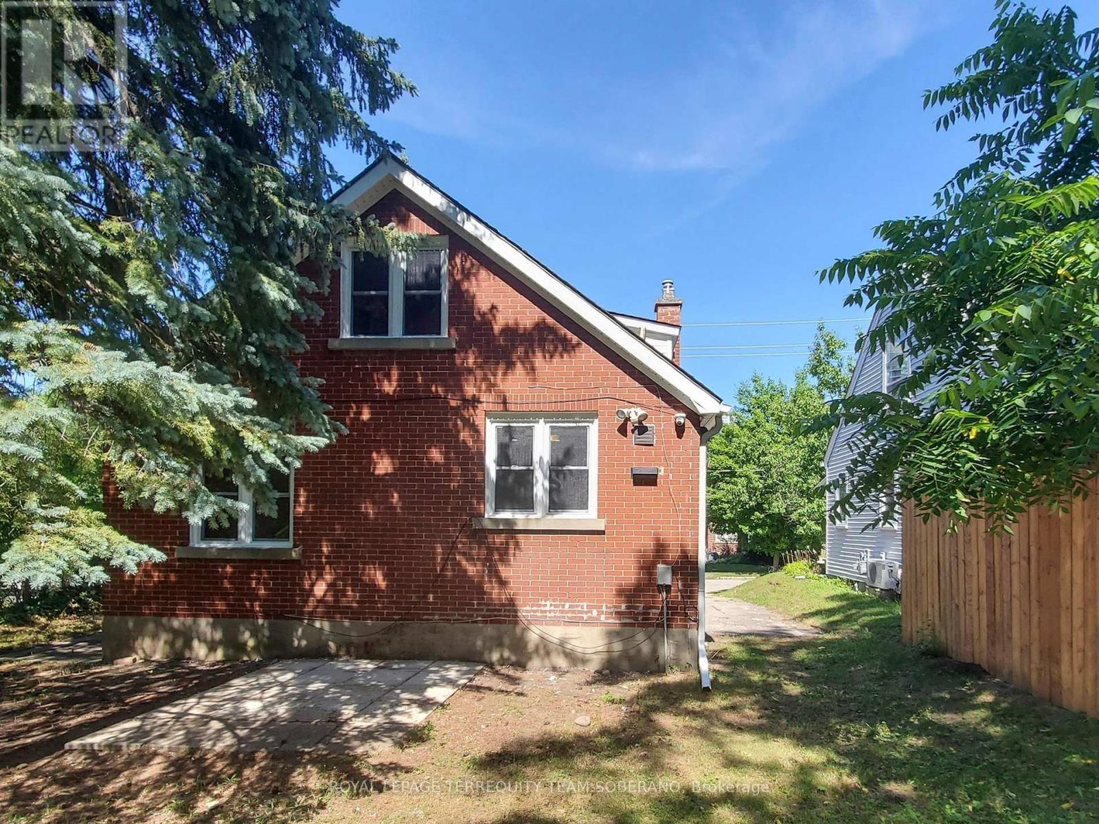 Photo 35 of 13 Roslin Avenue N, Waterloo ON