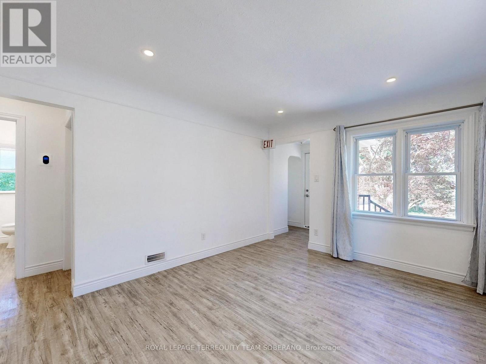 Photo 6 of 13 Roslin Avenue N, Waterloo ON