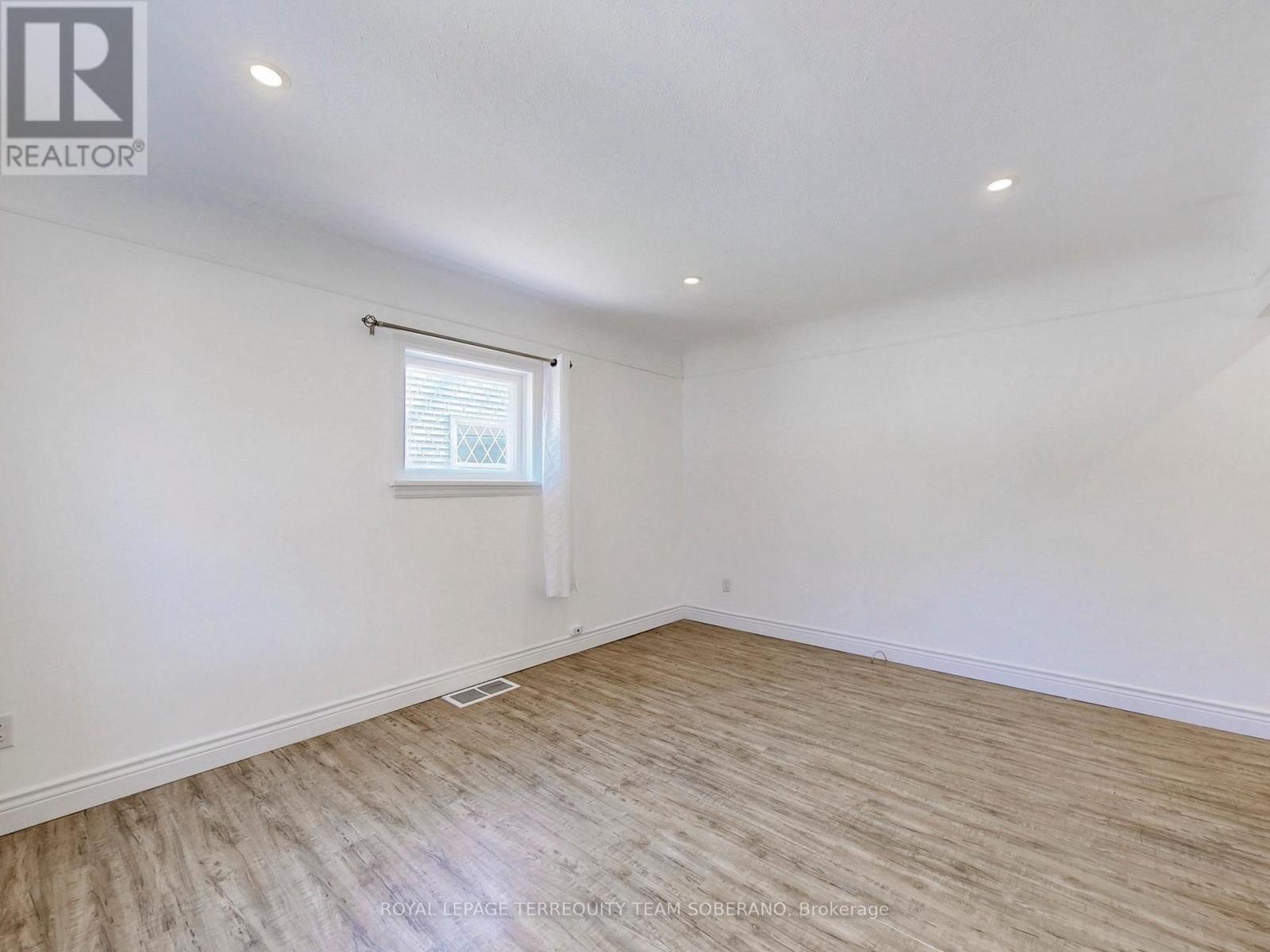 Photo 7 of 13 Roslin Avenue N, Waterloo ON