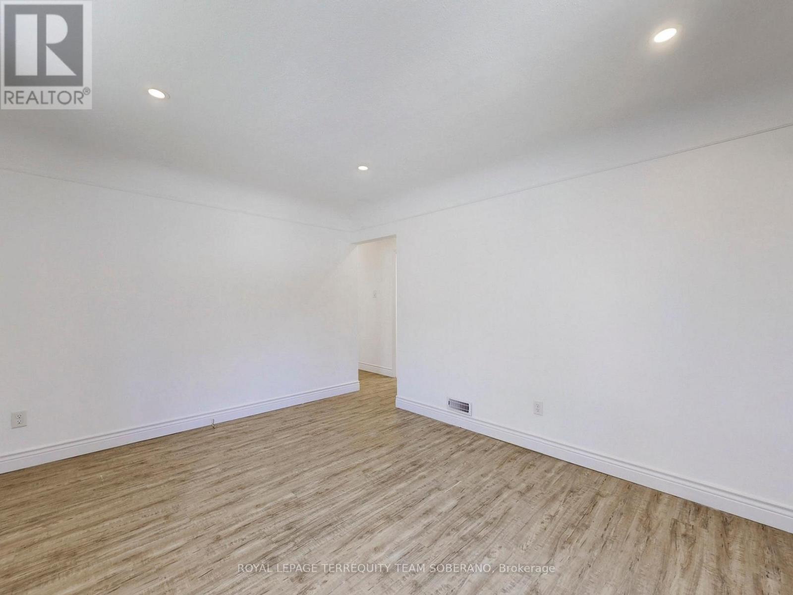 Photo 8 of 13 Roslin Avenue N, Waterloo ON