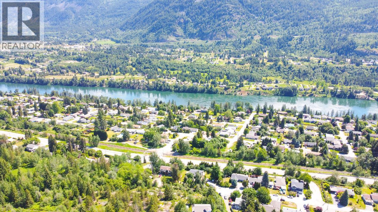  3300 10TH Avenue, Castlegar