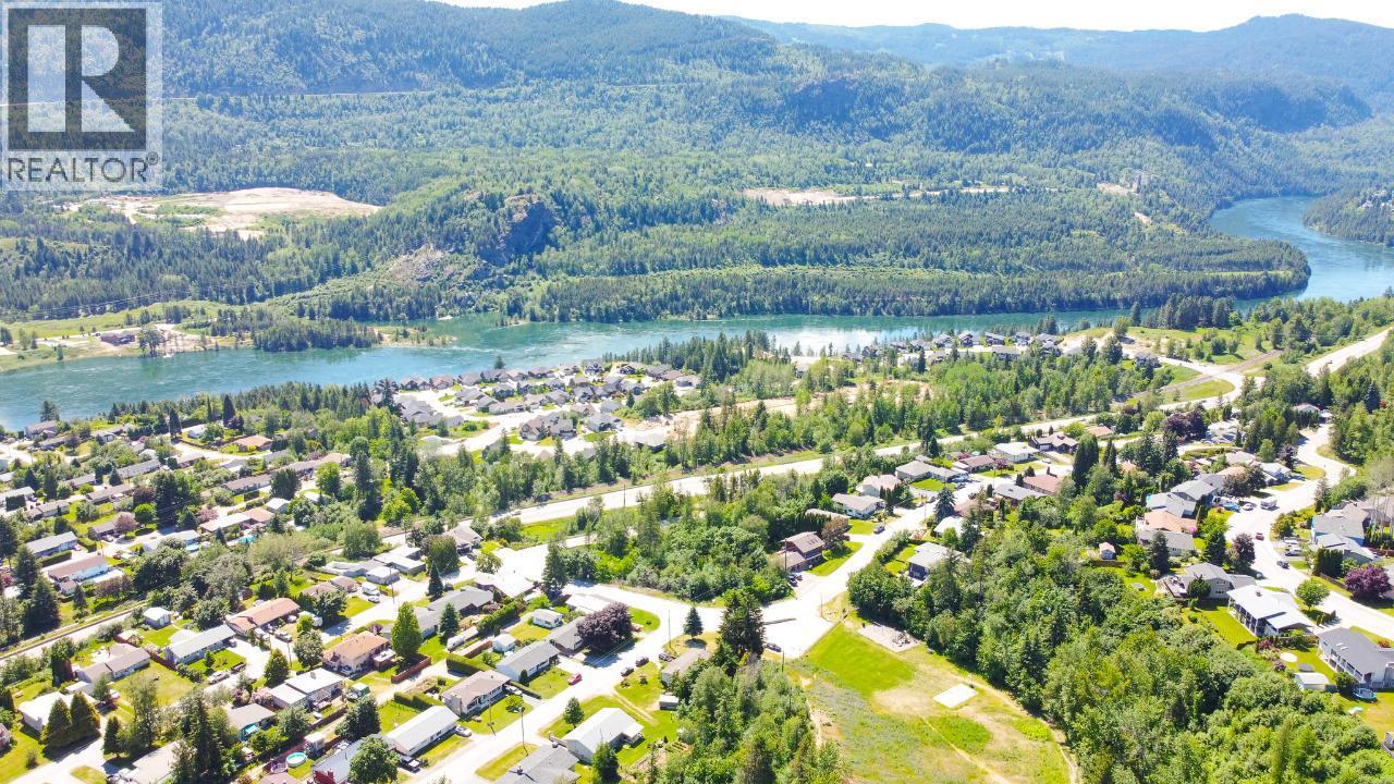  3300 10TH Avenue, Castlegar