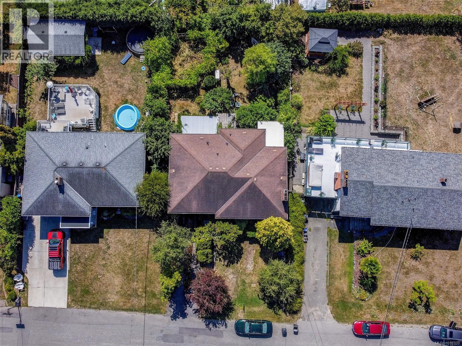 Photo 28 of 1611 Elm St, Saanich BC
