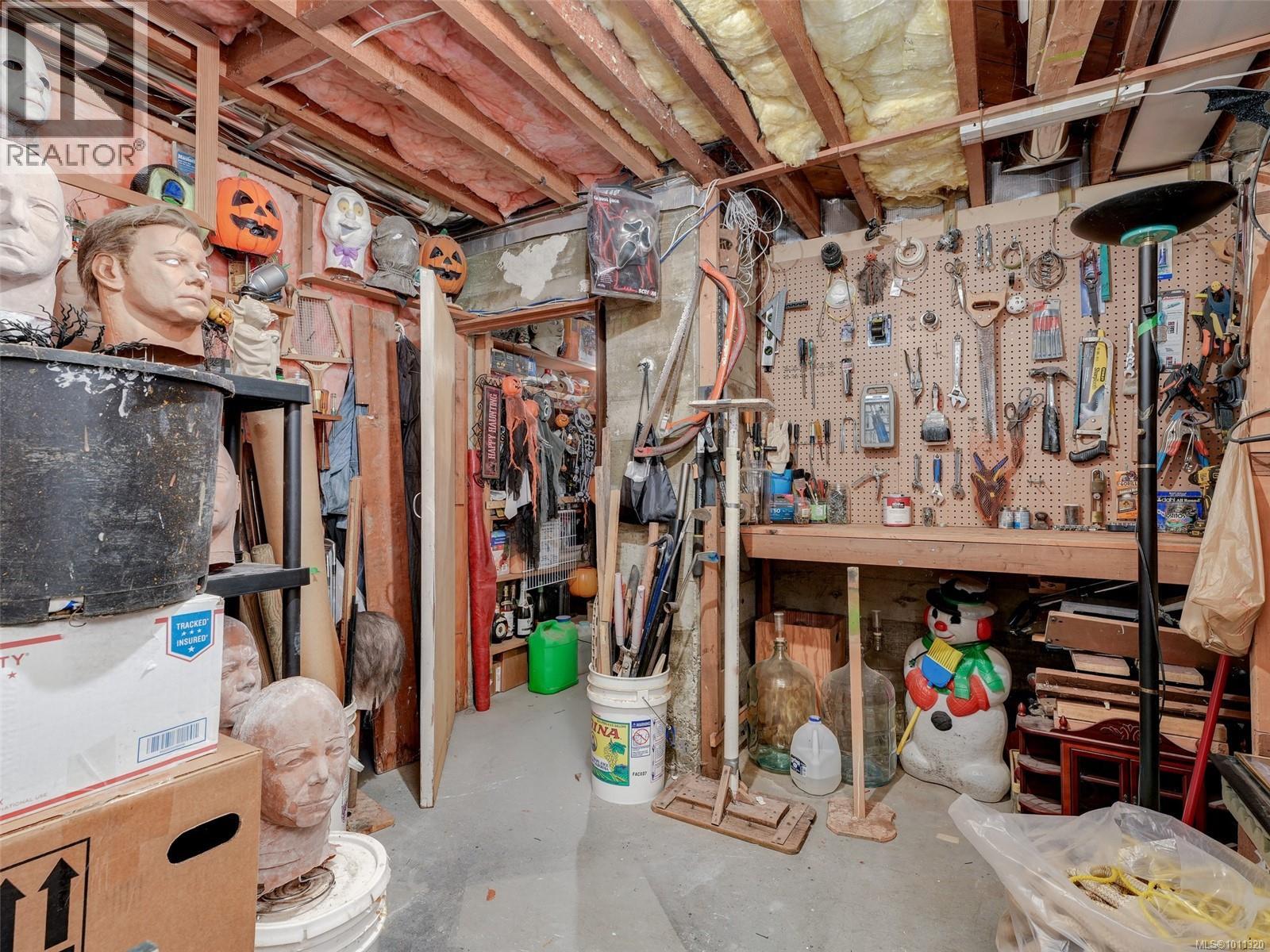 Photo 19 of 1611 Elm St, Saanich BC