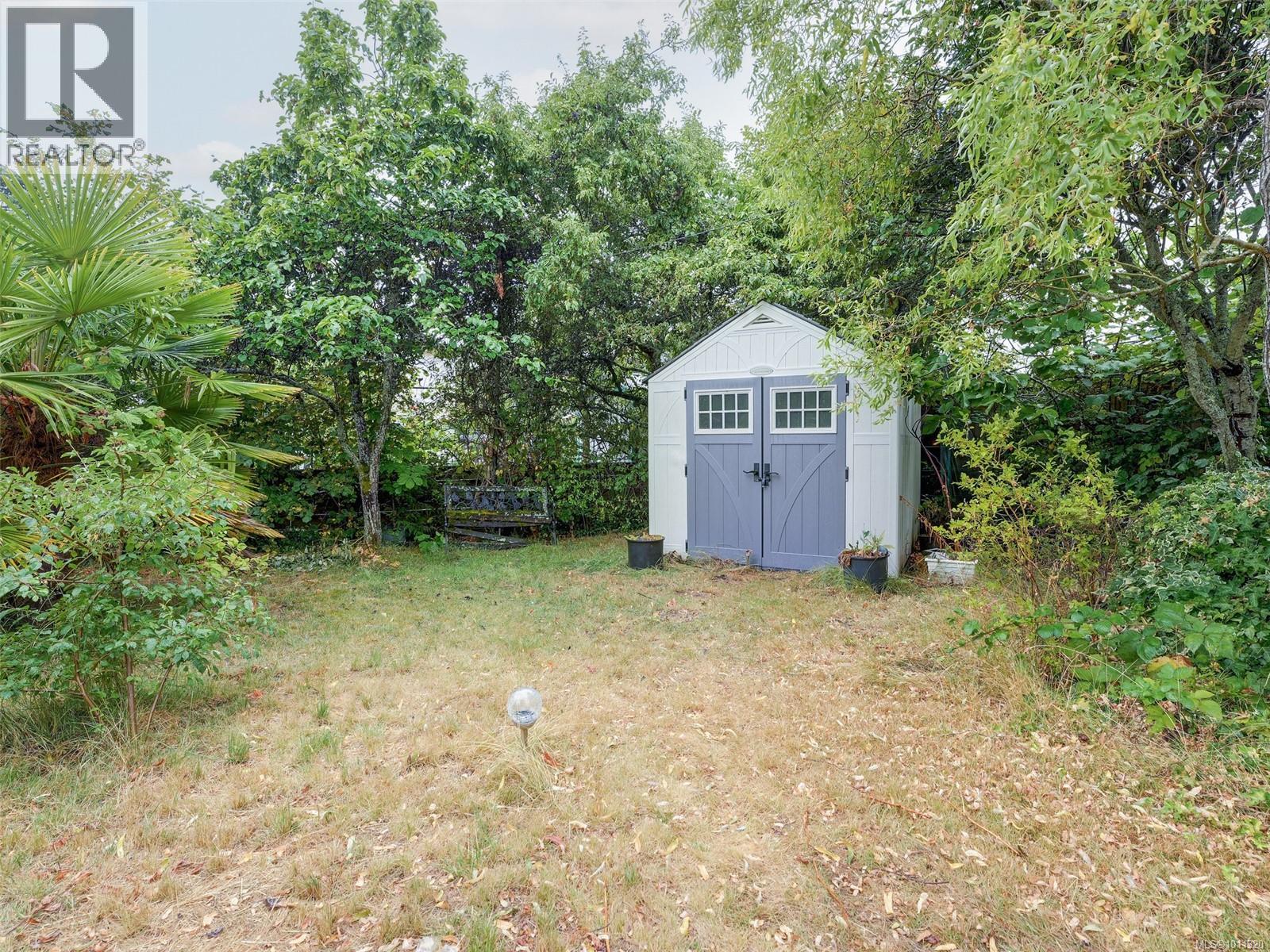 Photo 24 of 1611 Elm St, Saanich BC