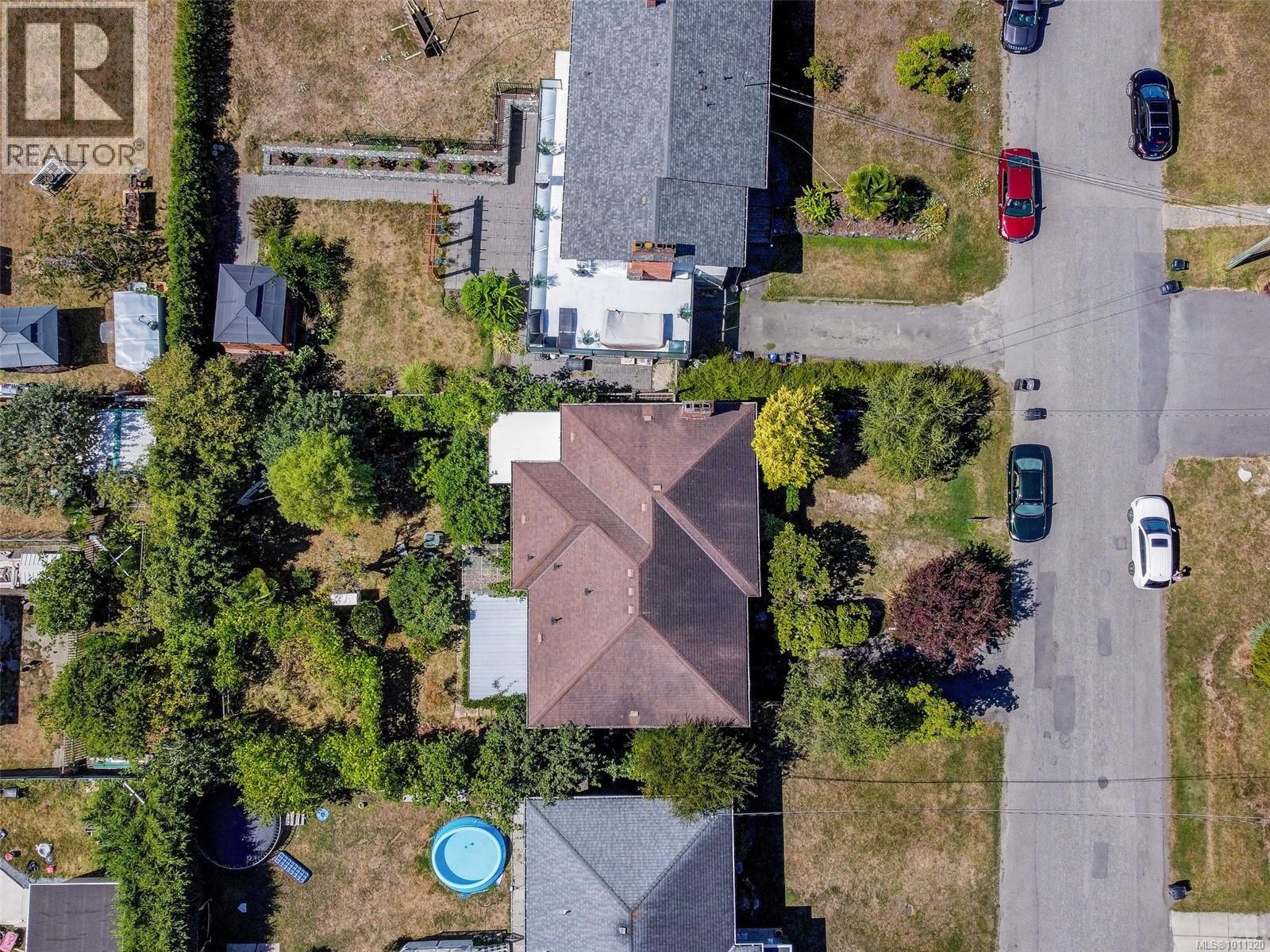 Photo 29 of 1611 Elm St, Saanich BC