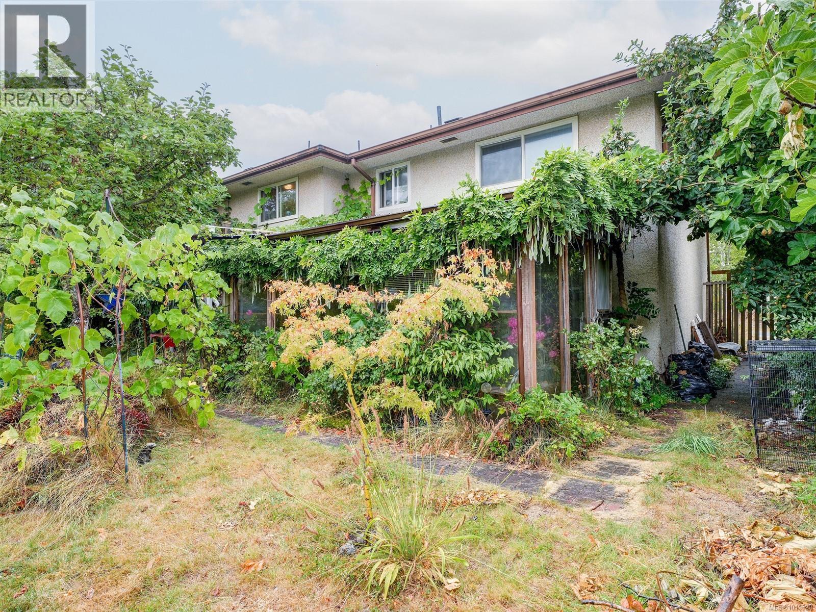 Photo 25 of 1611 Elm St, Saanich BC