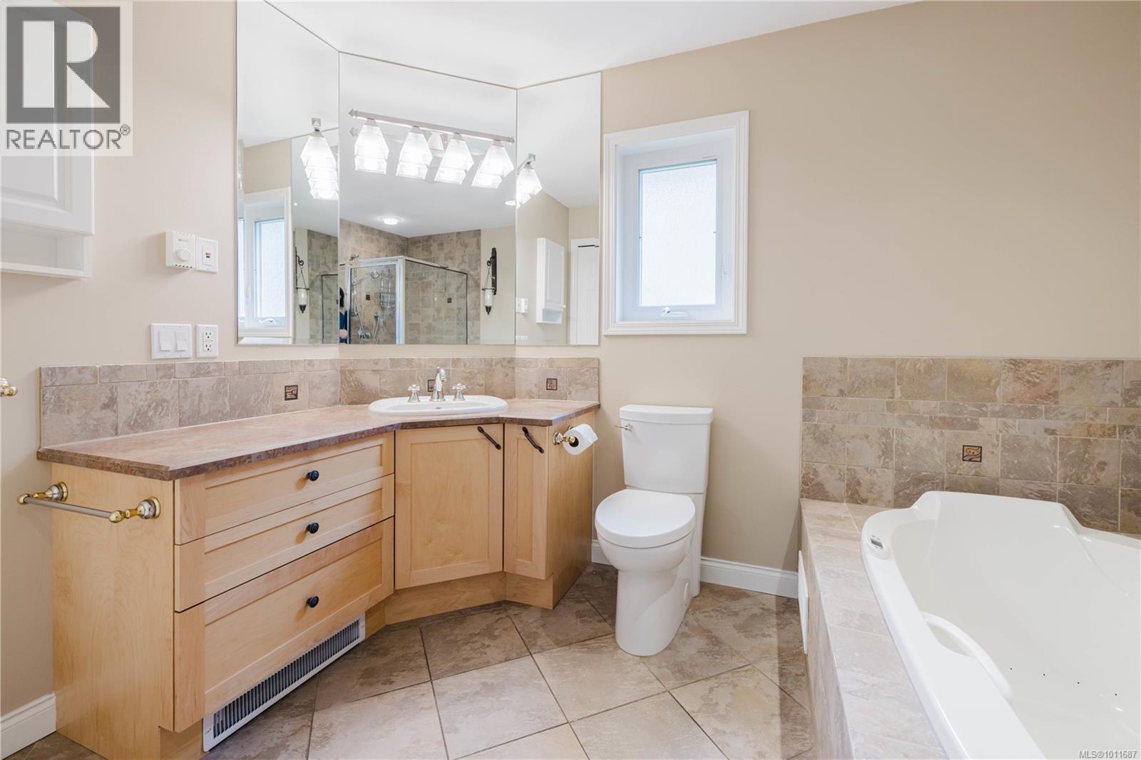 Photo 10 of 6912 Bayside Pl, Central Saanich BC