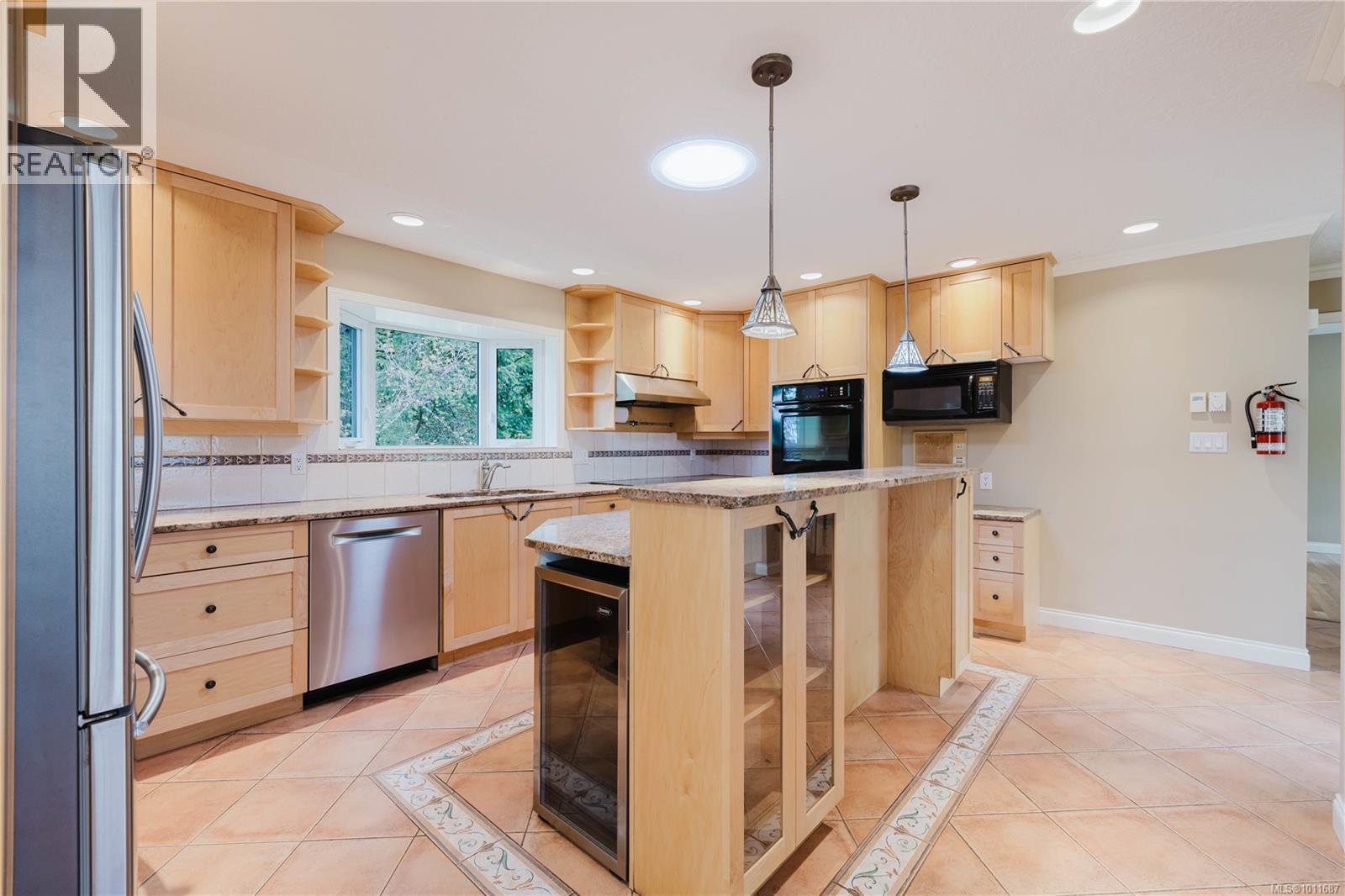 Photo 12 of 6912 Bayside Pl, Central Saanich BC