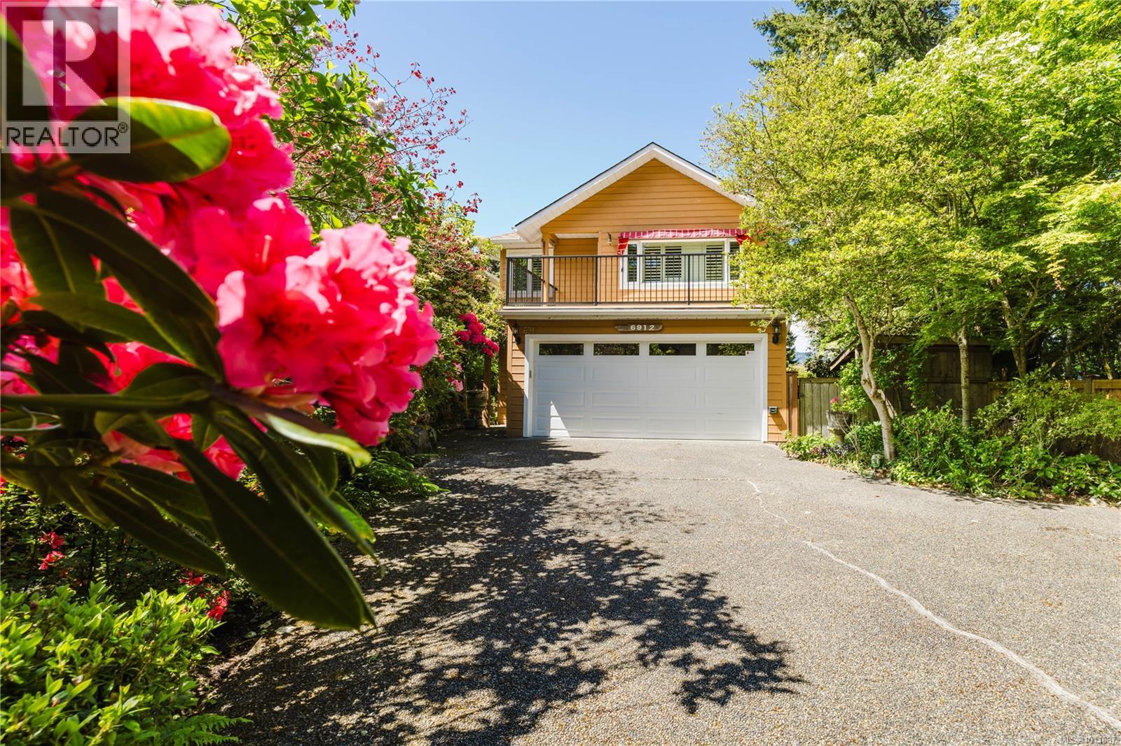 Photo 2 of 6912 Bayside Pl, Central Saanich BC