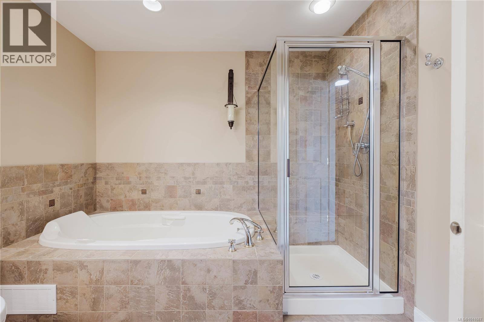 Photo 11 of 6912 Bayside Pl, Central Saanich BC