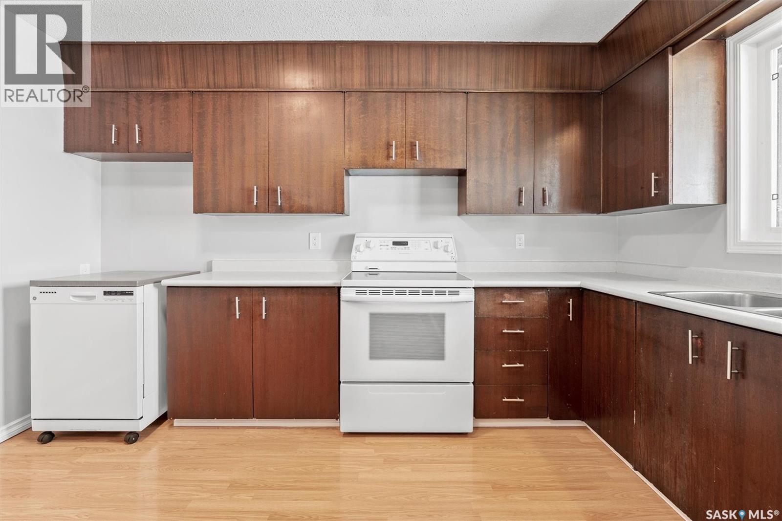 Photo 11 of 514 Mckercher Drive, Saskatoon SK