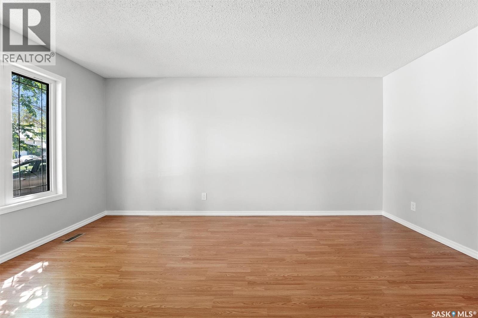 Photo 7 of 514 Mckercher Drive, Saskatoon SK