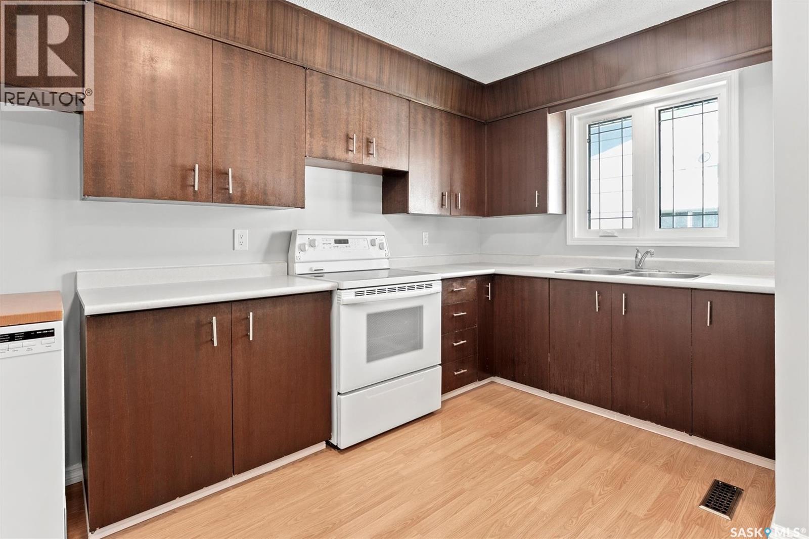Photo 9 of 514 Mckercher Drive, Saskatoon SK