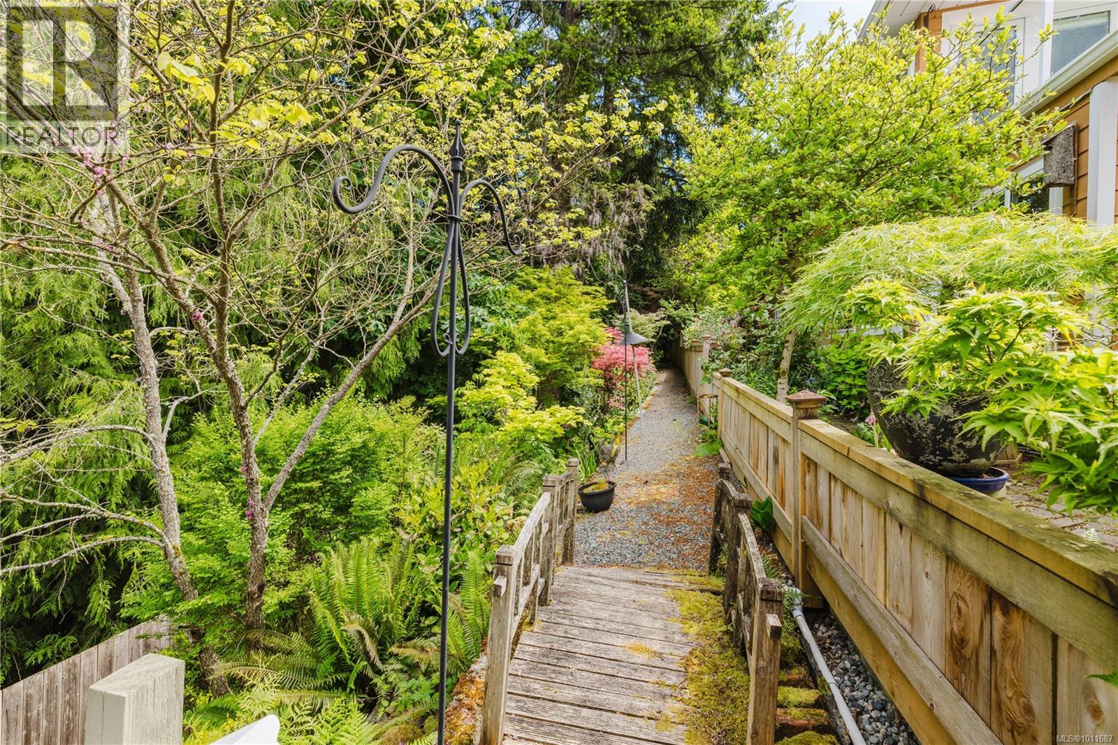 Photo 32 of 6912 Bayside Pl, Central Saanich BC