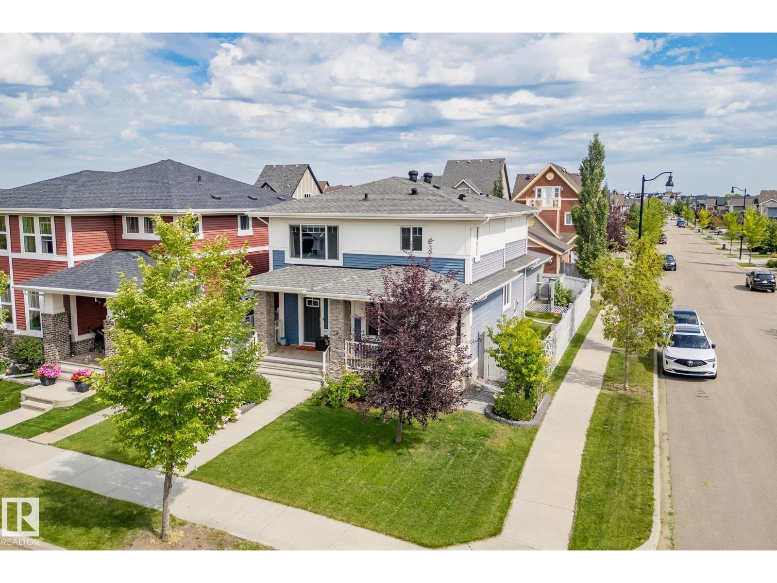 Photo 3 of 5203 Admiral Walter Hose St Nw, Edmonton AB
