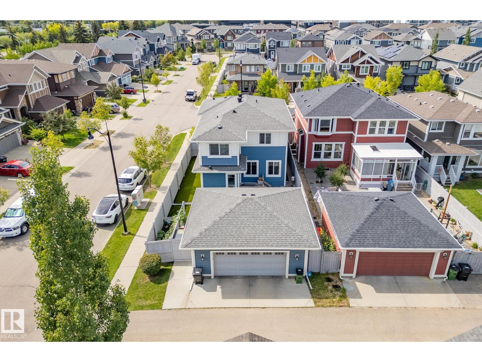 Photo 4 of 5203 Admiral Walter Hose St Nw, Edmonton AB