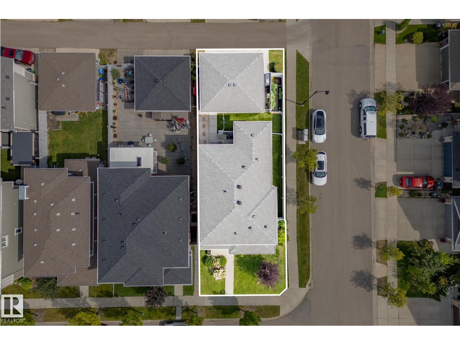 Photo 5 of 5203 Admiral Walter Hose St Nw, Edmonton AB