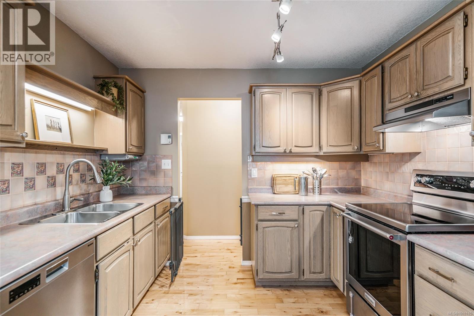 Photo 6 of 2173 Woodthrush Pl, Nanaimo BC