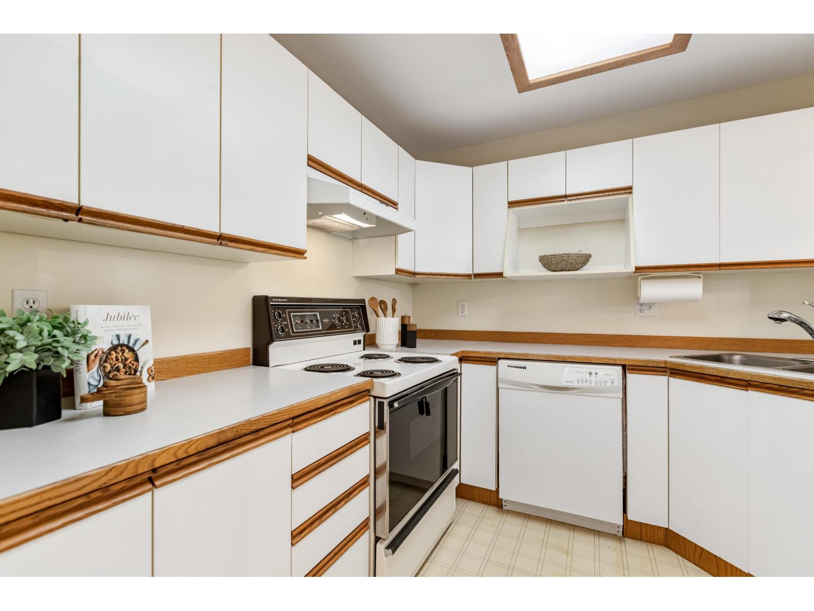 Photo 14 of 307 1273 Merklin Street, White Rock BC