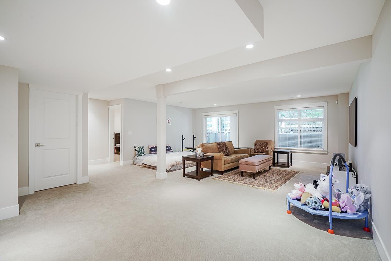 Photo 22 of 10 15989 Mountain View Drive, Surrey BC