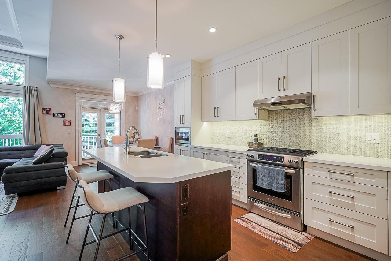 Photo 6 of 10 15989 Mountain View Drive, Surrey BC