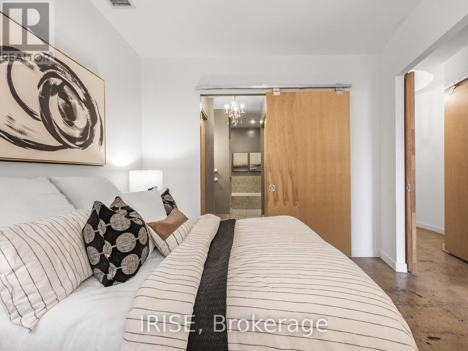 Photo 11 of 939 155 Dalhousie Street, Toronto ON