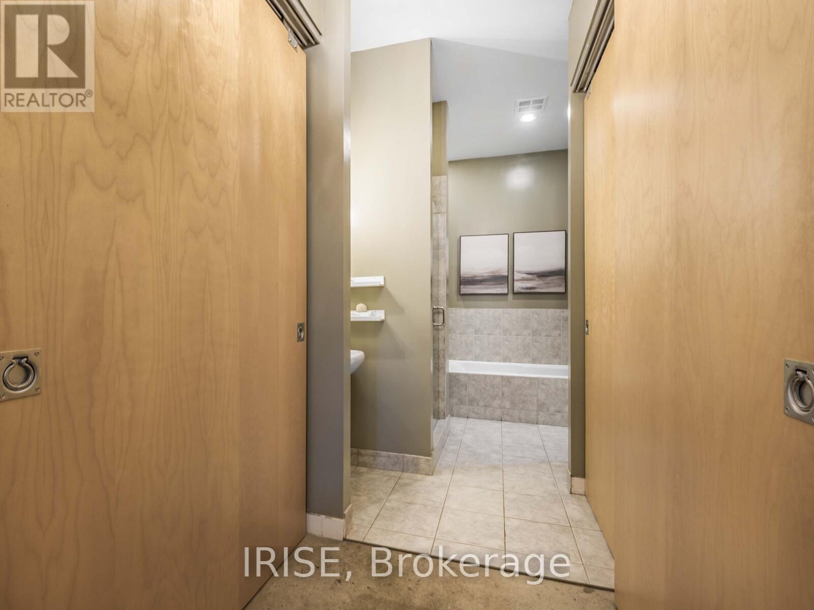 Photo 10 of 939 155 Dalhousie Street, Toronto ON