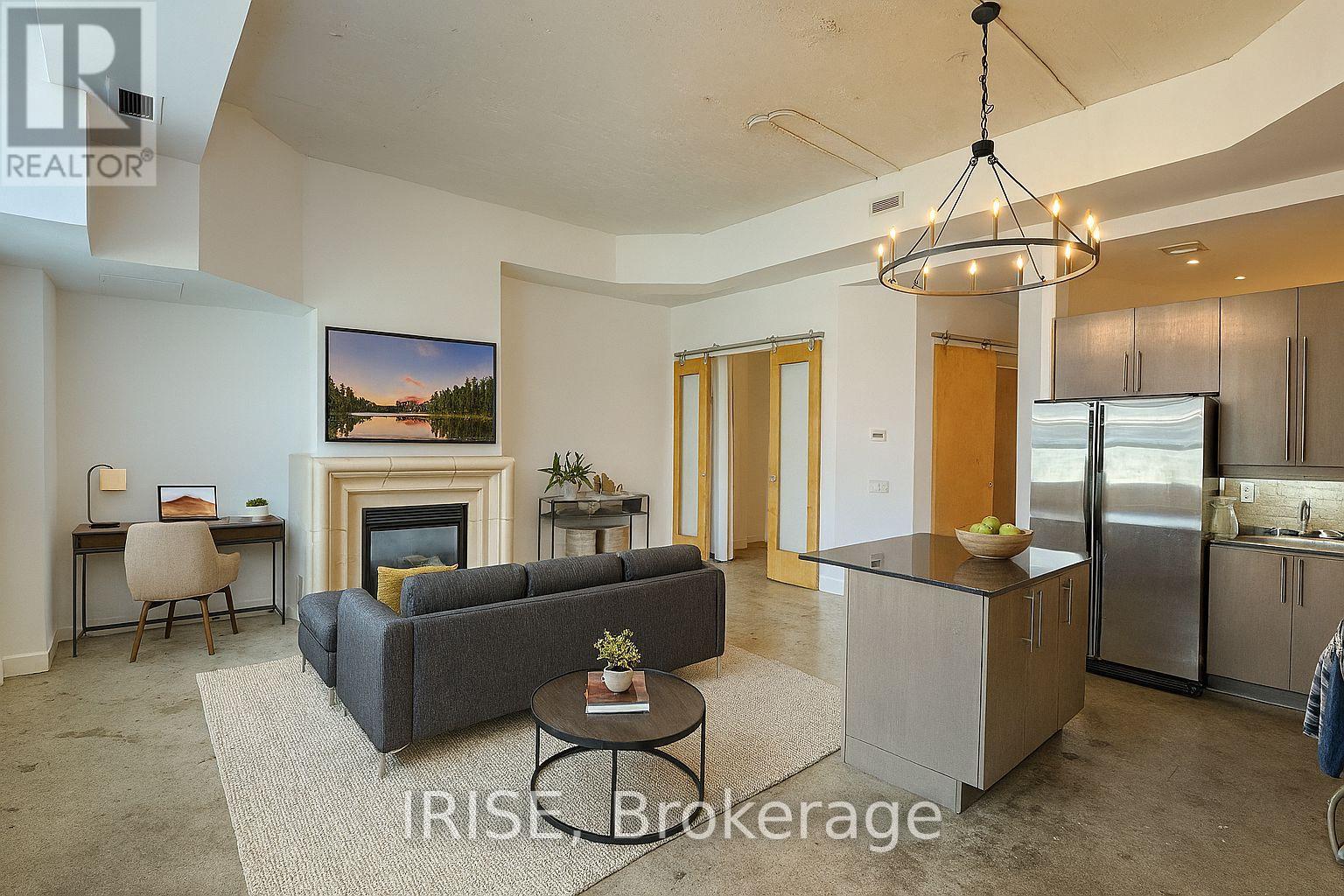 Photo 3 of 939 155 Dalhousie Street, Toronto ON