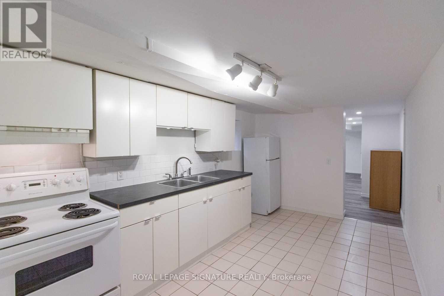 Photo 4 of Lower 613 Crawford Street, Toronto ON