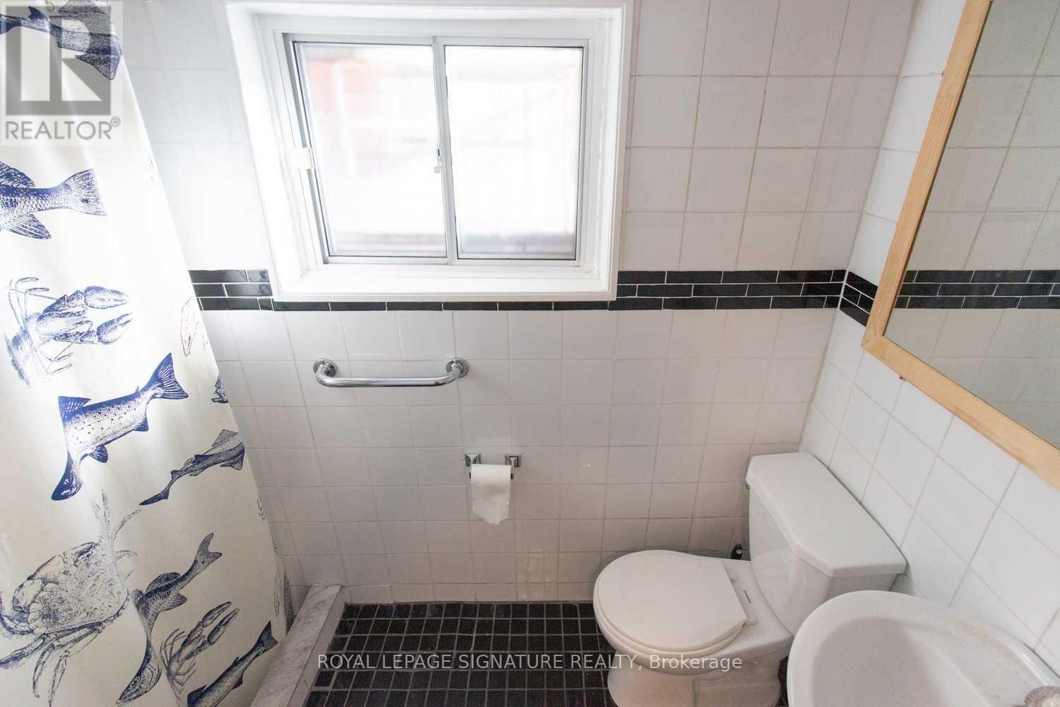 Photo 6 of Lower 613 Crawford Street, Toronto ON