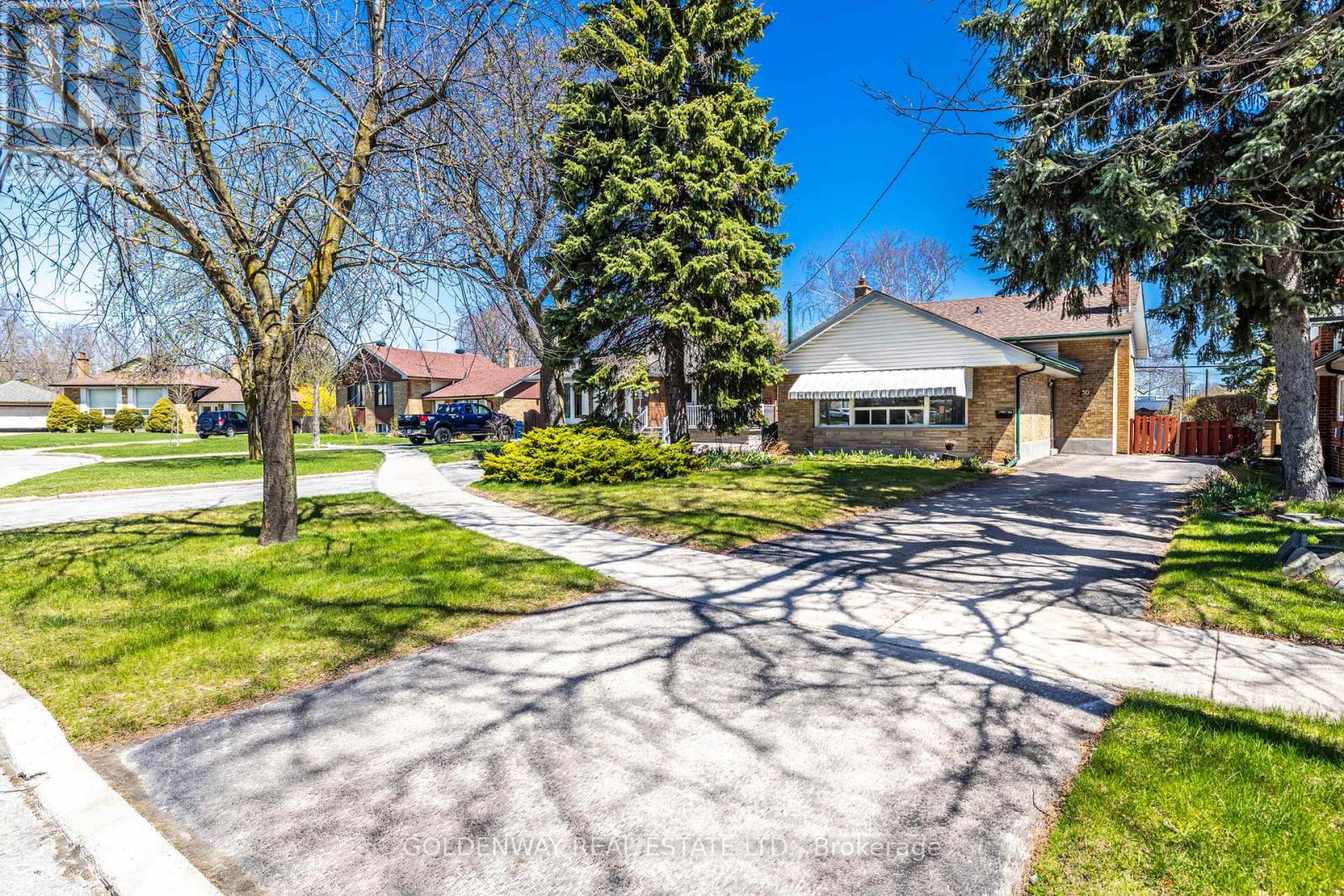 Photo 1 of Lower 30 Mendip Crescent, Toronto ON