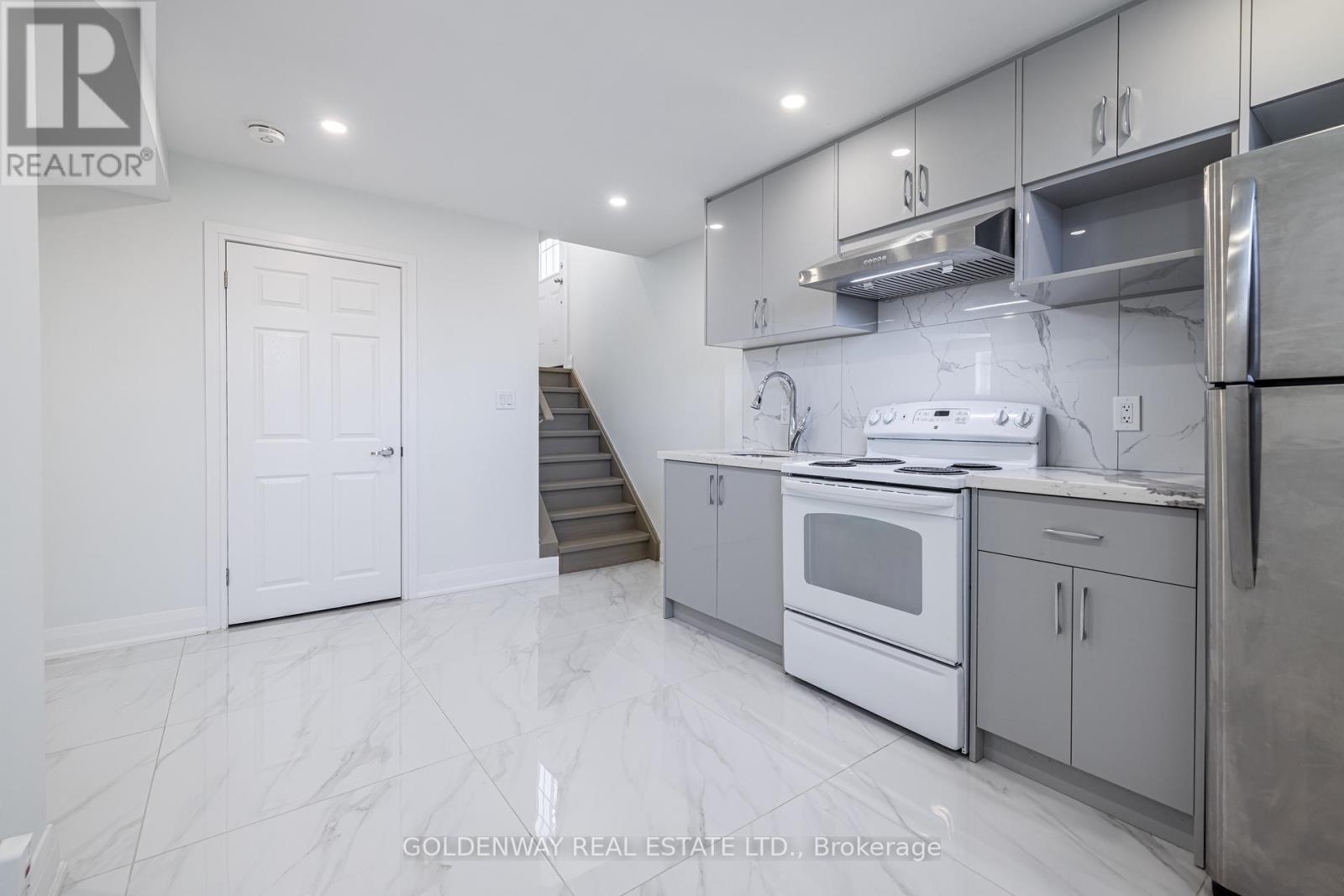 Photo 10 of Lower 30 Mendip Crescent, Toronto ON