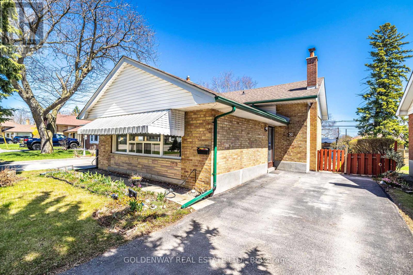 Photo 2 of Lower 30 Mendip Crescent, Toronto ON