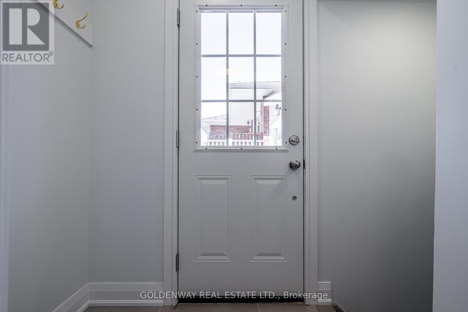 Photo 3 of Lower 30 Mendip Crescent, Toronto ON