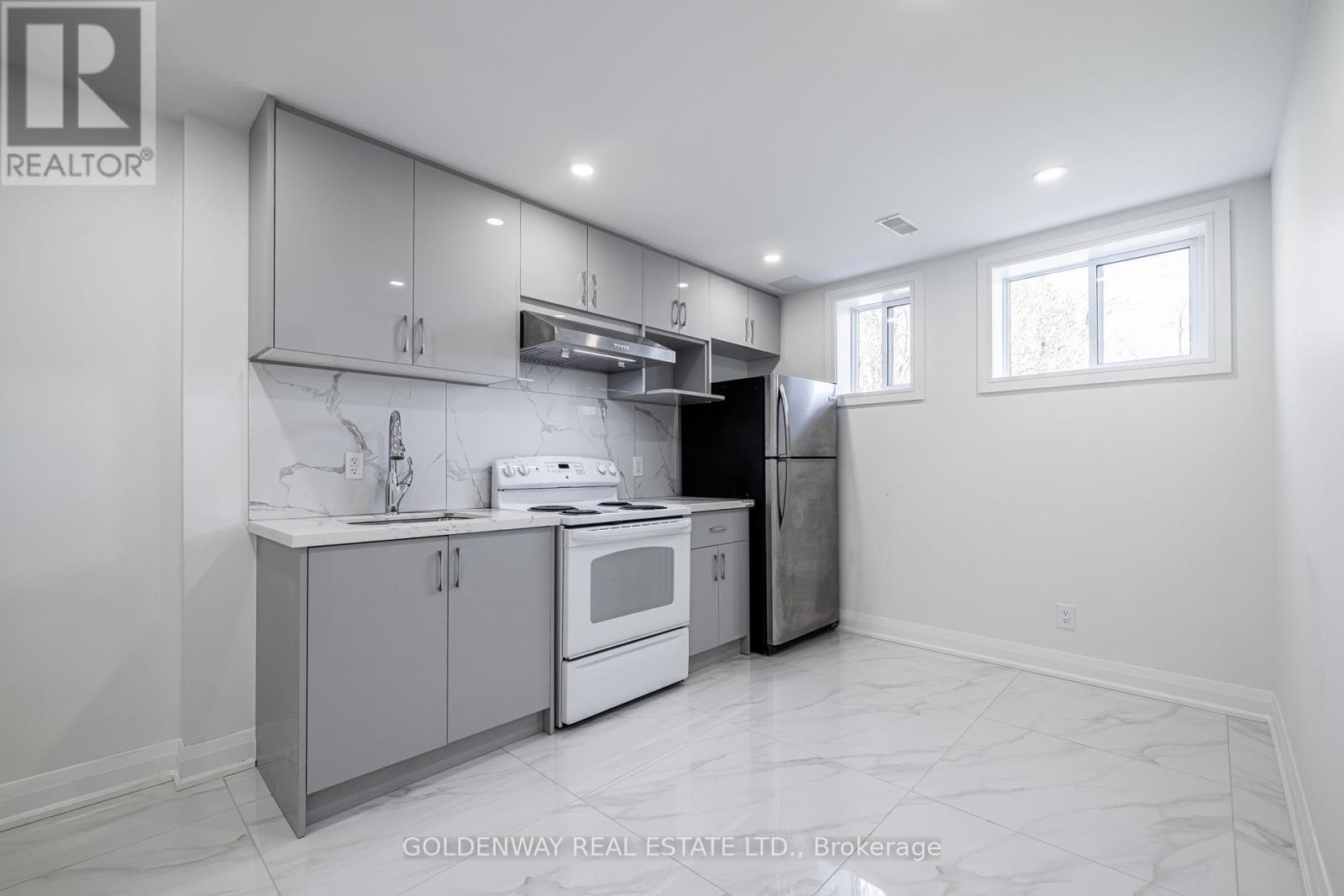 Photo 8 of Lower 30 Mendip Crescent, Toronto ON