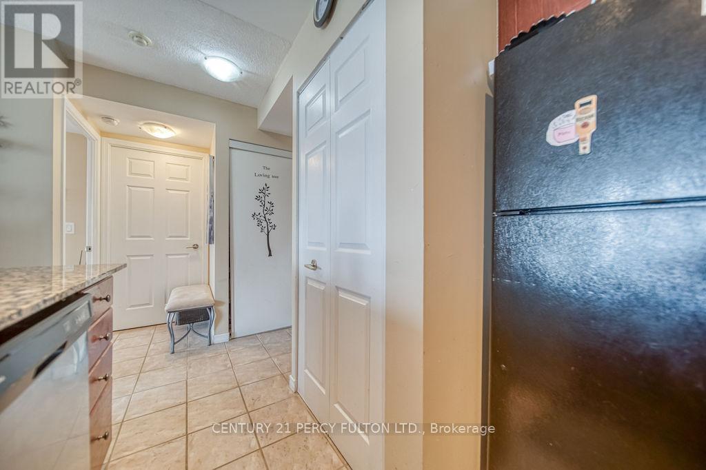 Photo 10 of 911 340 Watson Street W, Whitby ON