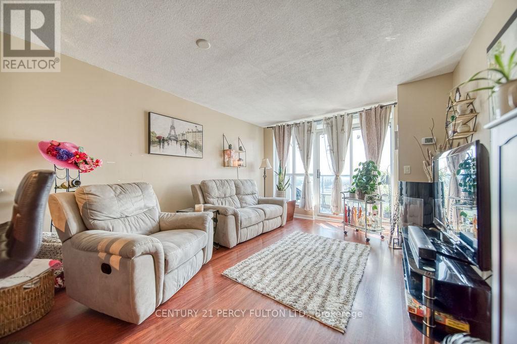 Photo 11 of 911 340 Watson Street W, Whitby ON