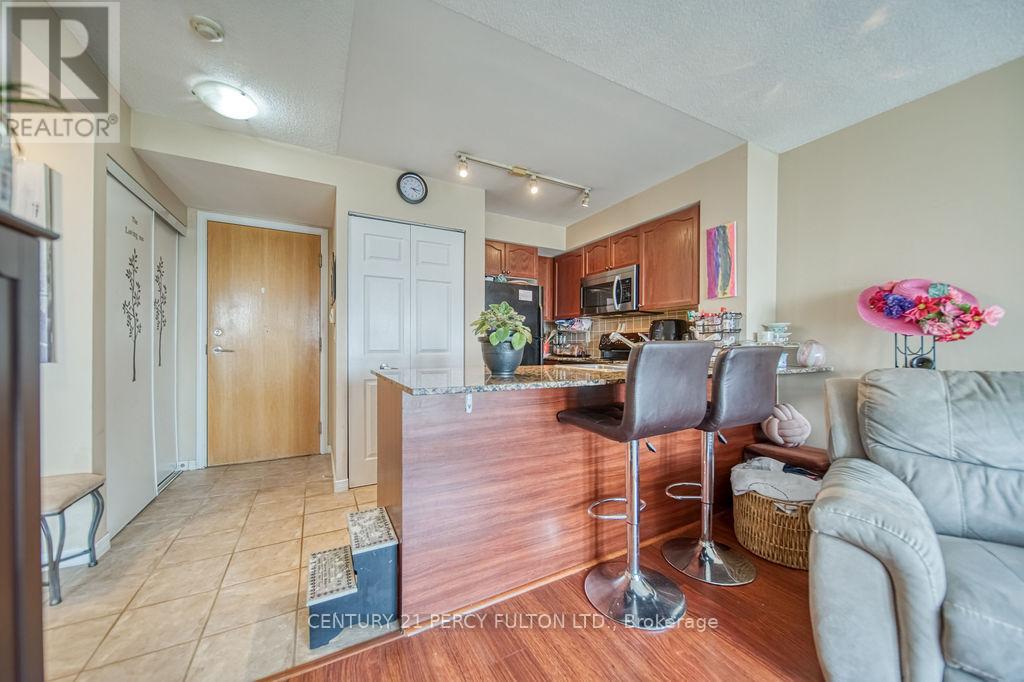 Photo 12 of 911 340 Watson Street W, Whitby ON