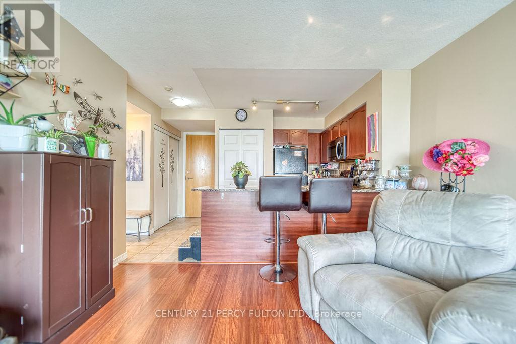 Photo 13 of 911 340 Watson Street W, Whitby ON
