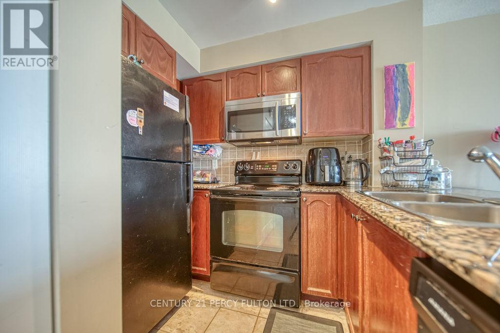 Photo 8 of 911 340 Watson Street W, Whitby ON