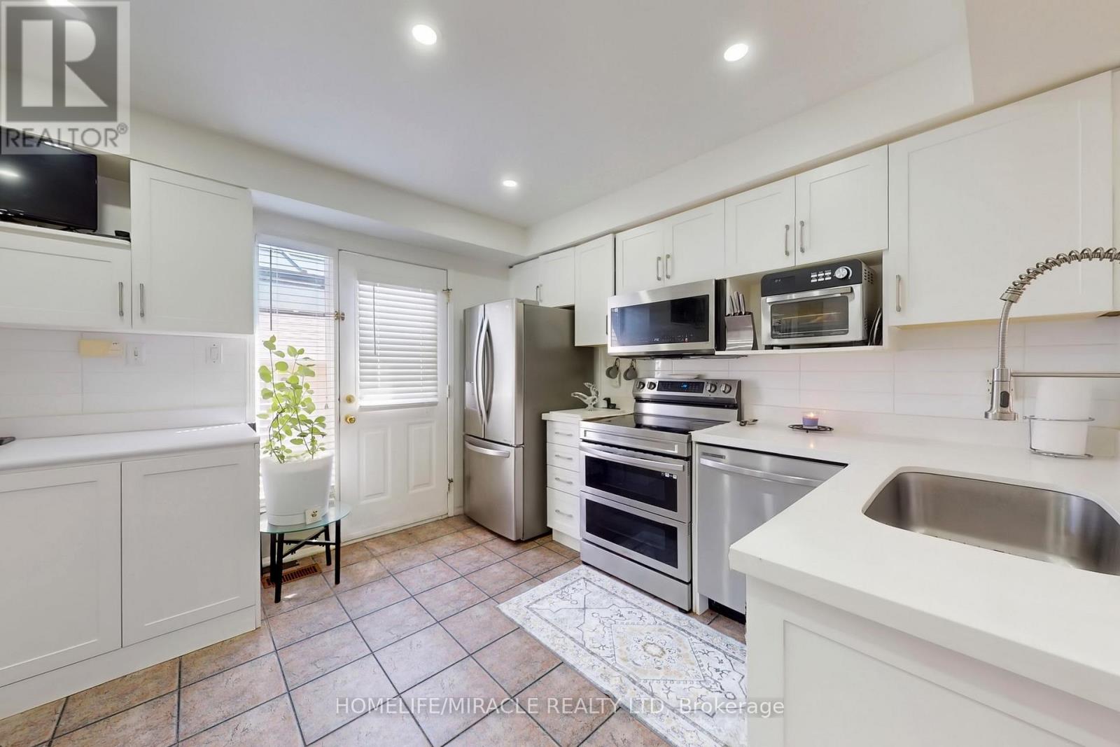 Photo 10 of 8 57 Hedge End Road, Toronto ON