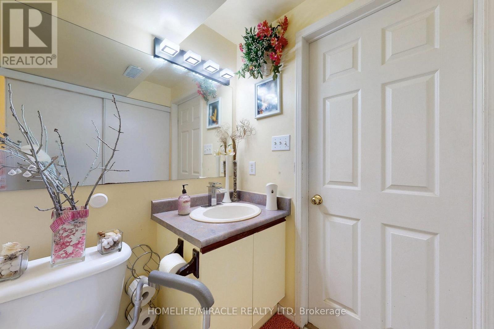 Photo 40 of 8 57 Hedge End Road, Toronto ON